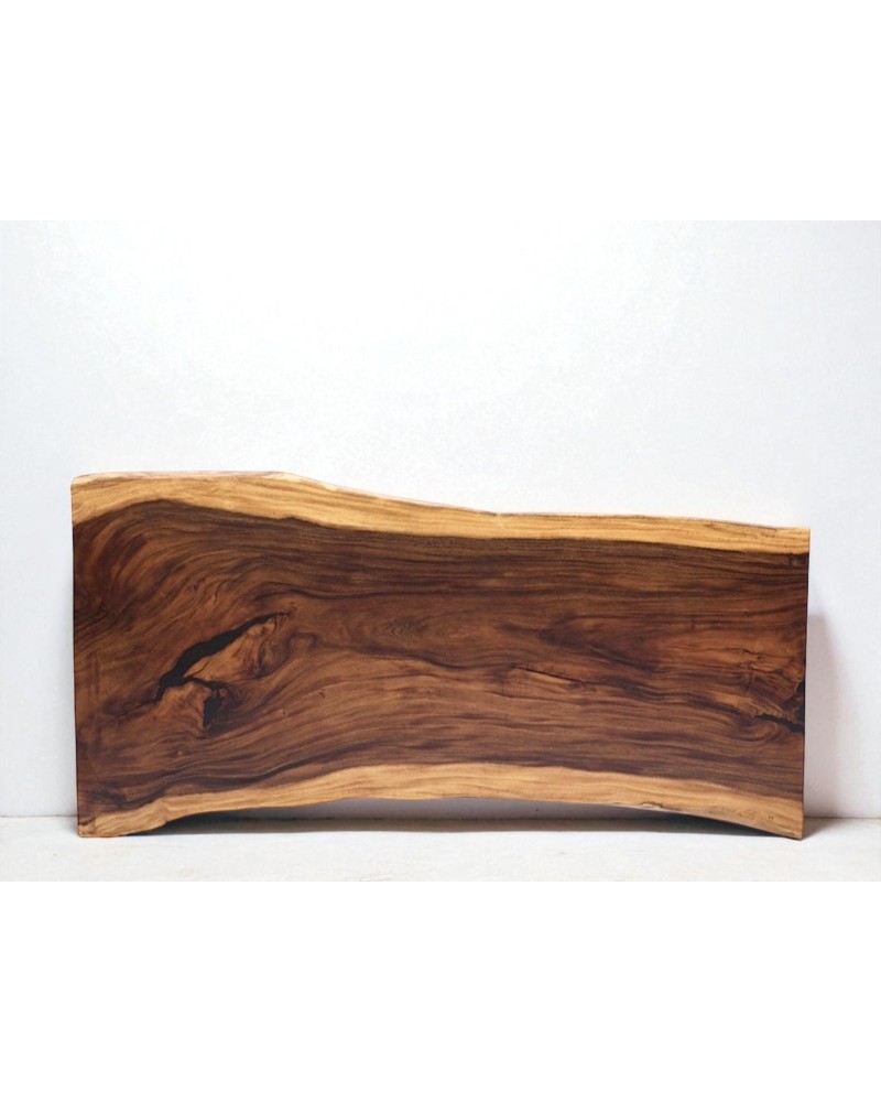 Tisch aus Suarholz mit Einlegearbeiten aus schwarzem Epoxydharz 200 cm - Modell Kabele