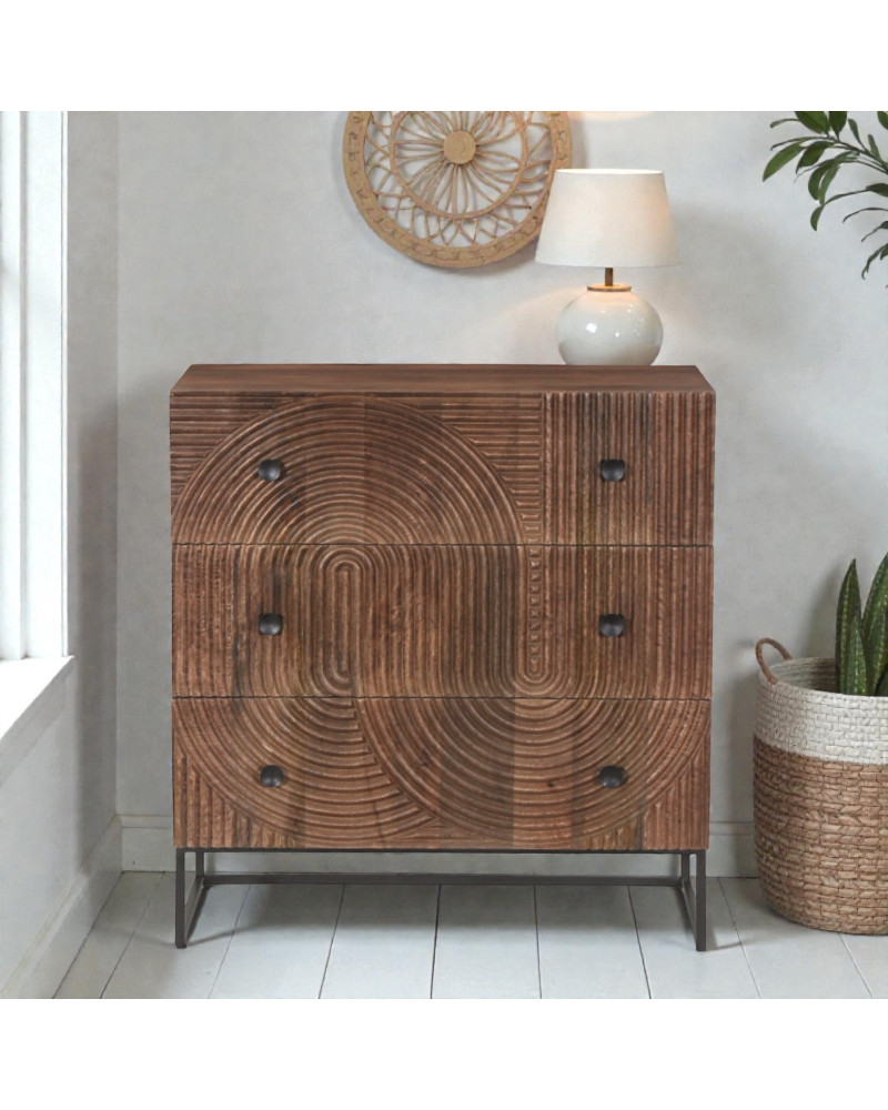 Cazadeco Holzkommode stilvoll in Szene gesetzt