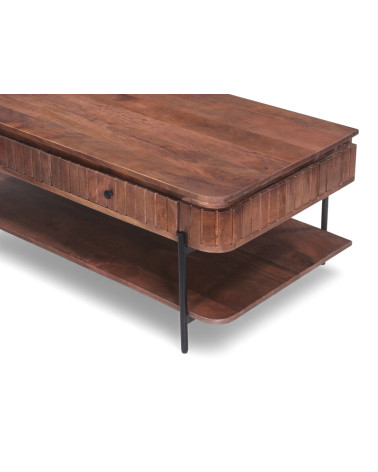 Détail du bois massif foncé et des finitions de la table basse Nayan