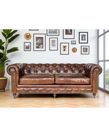 Canapé Chesterfield 3 places en cuir vintage marron en situation