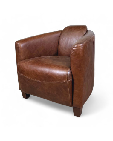 Fauteuil club cuir marron vintage vue trois quarts mettant en valeur le cuir patiné – collection Andrew