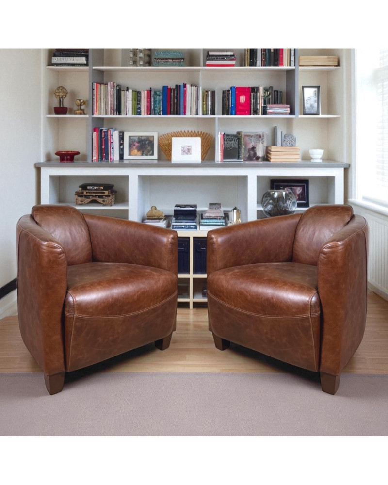 Lot de fauteuils club cuir marron vintage dans un salon élégant et chaleureux – collection Andrew