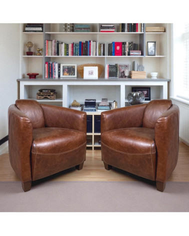 Lot de fauteuils club cuir marron vintage dans un salon élégant et chaleureux – collection Andrew
