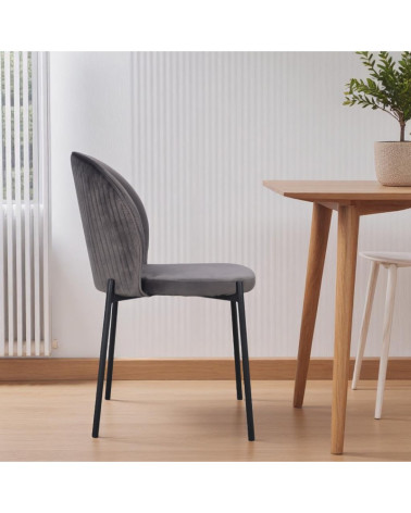 Chaise en velours gris vue de profil avec piètement noir collection Newcastle