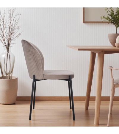 Chaise en velours beige et pieds métal noir 