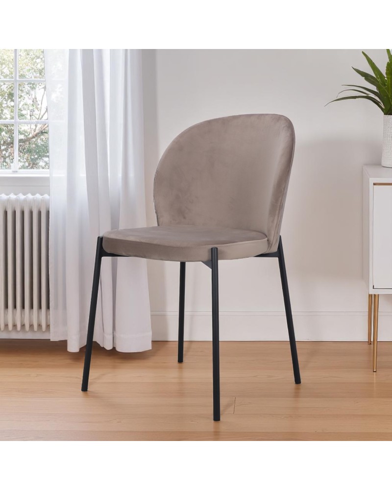 Chaise design Newcastle en velours beige, pieds en métal noir – vue 3/4