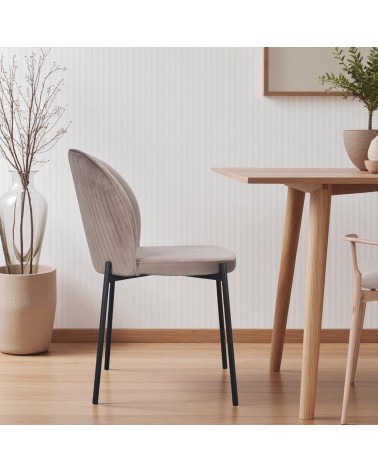 Beige Samtstühle Newcastle am Esstisch – stilvolle Esszimmer Atmosphäre